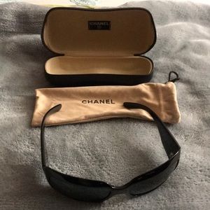 Mother of pearl Chanel black sunglasses
